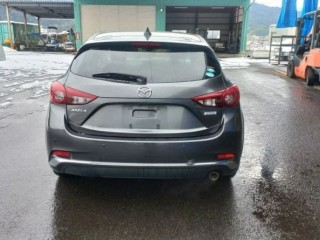 Крышка салонного фильтра, ориг. номер B45A61J6Y, MAZDA AXELA 2016-2019