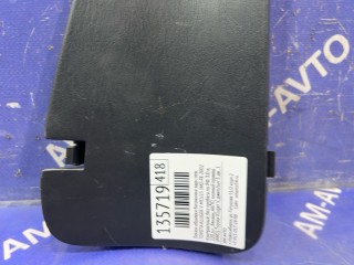 Лючок обшивки багажника, ориг. номер 64746-48010-B0, TOYOTA KLUGER V 2000-2003