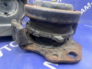 Подушка двигателя, ориг. номер MR510056, MR510055, MITSUBISHI PAJERO 2006-2011