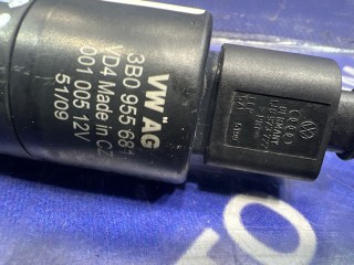 Насос бачка стеклоомывателя, ориг. номер 3B0955681, VOLKSWAGEN TOUAREG 2006-2010