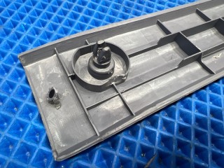 Панель замка багажника, ориг. номер 58574-60030-B0, TOYOTA LAND CRUISER PRADO 1987-1996