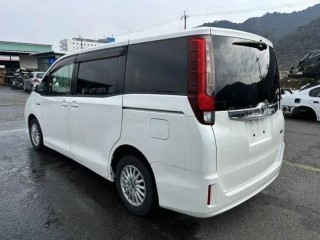 Лючок топливного бака, TOYOTA NOAH 2014-2017