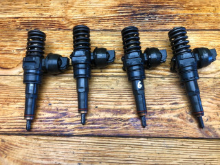 Форсунка, ориг. номер 038130073AJ, Volkswagen Passat 1996-2001