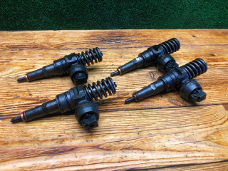 Форсунка, ориг. номер 038130073AJ, Volkswagen Passat 1996-2001