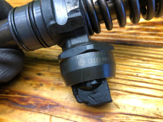 Форсунка, ориг. номер 038130073AJ, Volkswagen Passat 1996-2001