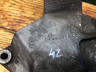 Кронштейн генератора, ориг. номер 98FF10239BE, Ford Focus 2001-2005