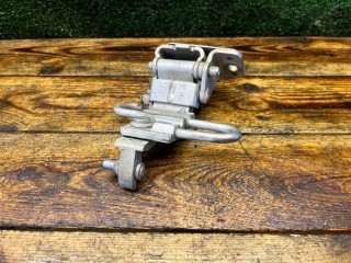 Петля двери передней правой Volkswagen Passat 1996-2001