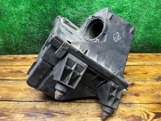 Корпус воздушного фильтра Audi A4 1994-1999