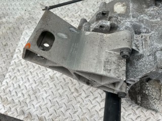 Кронштейн КПП, ориг. номер 8684380, Volvo V70 2000-2004