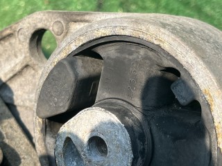 Подушка крепления кпп, ориг. номер 42332, Chrysler Voyager 2000-2004
