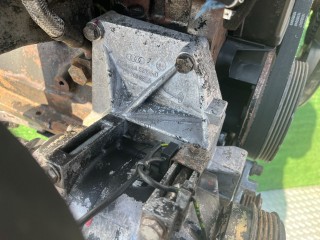 Кронштейн компрессора кондиционера, ориг. номер 028260885A, Audi 80 1991-1996