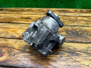 Насос гидроусилителя руля, ориг. номер 4B0145155R, Audi A4 1994-1999