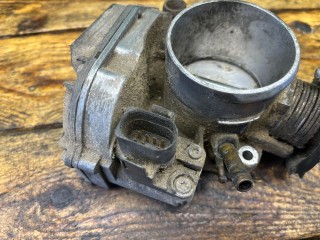 Заслонка дроссельная, ориг. номер 058133063, Volkswagen Passat 1988-1997