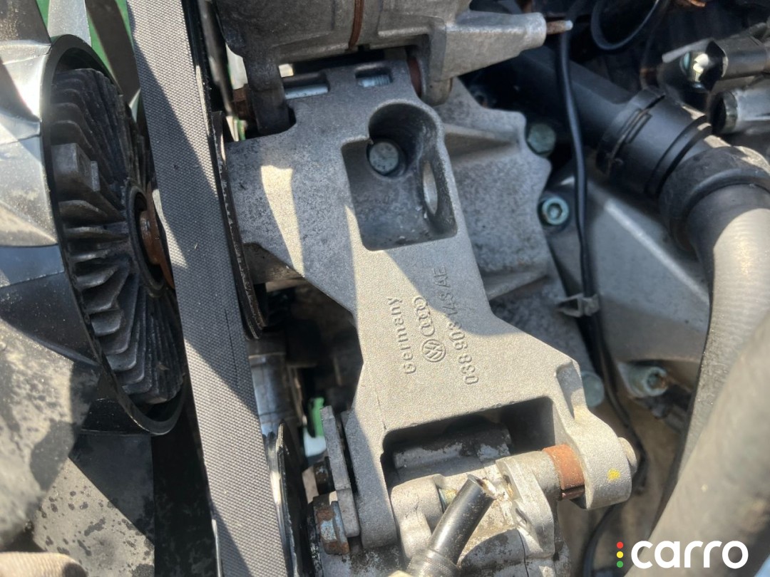 038903143AE Кронштейн генератора Volkswagen Passat 2001г. - фото №1