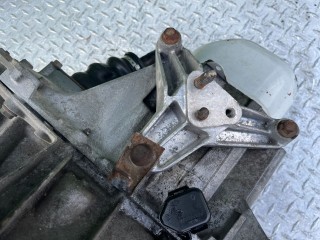Кронштейн КПП Mitsubishi Carisma 1999-2004
