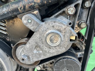 Натяжитель ремня генератора, ориг. номер 038903315C, Volkswagen Golf 1991-2000