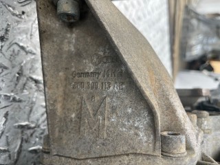 Кронштейн КПП, ориг. номер 8D0399113AB, Volkswagen Passat 1996-2001