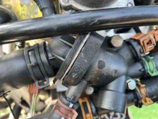 Корпус термостата, ориг. номер 7700866730, 7700866731, Renault Scenic 1999-2003