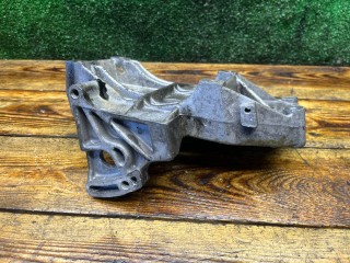 Кронштейн компрессора кондиционера, ориг. номер 028260885A, Volkswagen Passat 1996-2001
