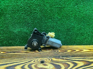Моторчик стеклоподъемника передний правый, ориг. номер 9137041105, Mercedes ML W163 1997-2001
