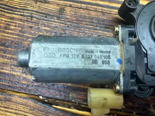 Моторчик стеклоподъемника передний правый, ориг. номер 9137041105, Mercedes ML W163 1997-2001