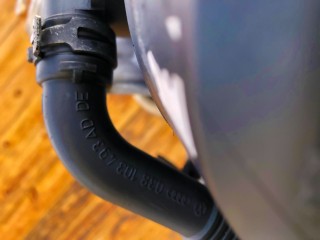 Патрубок вентиляции картера, ориг. номер 038103493AD, Volkswagen Passat 1996-2001