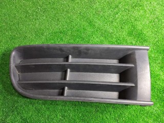 Заглушка (решетка) в бампер передний, ориг. номер 6Q0853666RH1, Volkswagen Polo 2001-2005