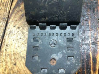 Упор противооткатный, ориг. номер A2035830075, Mercedes C W203 2000-2004