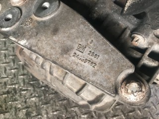 Кронштейн КПП, ориг. номер 24459782, Opel Astra 1998-2009
