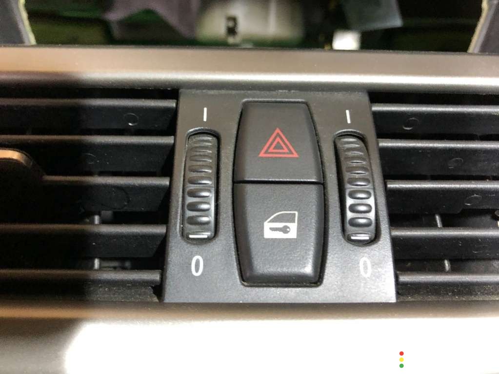 Кнопка аварийной сигнализации BMW 5 E60/E61 2002-2007, фото 1