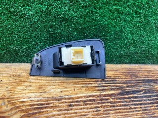 Кнопка стеклоподъемника переднего правого, ориг. номер 7423105140, Toyota Avensis 2003-2006