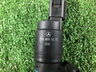 Насос (моторчик) омывателя стекла, ориг. номер A0335450228, 2108691021202, Mercedes E W210 1995-1999