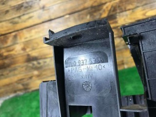 Крепление блока предохранителей, ориг. номер 7L0937535B, Volkswagen Touareg 2002-2007
