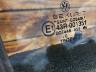 Стекло двери передней правой, ориг. номер 001351, Volkswagen Golf 1991-2000