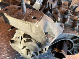 Кронштейн КПП, ориг. номер 7M3399135A, Volkswagen Sharan 2000-2003