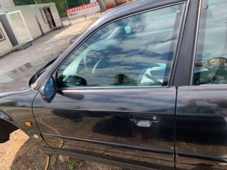Уплотнитель двери передней левой, Audi A6 1994-1997