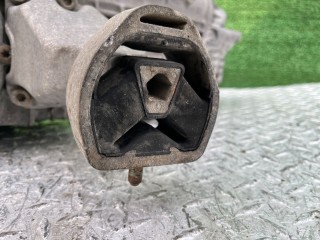 Подушка крепления кпп, Volkswagen Passat 1996-2001