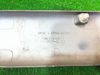 Накладка двери передней правой, ориг. номер 9631470977, Citroen Xsara Picasso 1999-2004
