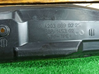 Пыльник крыла переднего правого, ориг. номер A2038890225, Mercedes C W203 2000-2004