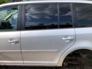 Уплотнитель двери задней левой, Volkswagen Touran 2003-2006
