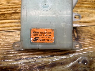 Моторчик заслонки печки, ориг. номер 95NW19E616RA, 7M0907511C, Ford Galaxy 2000-2006