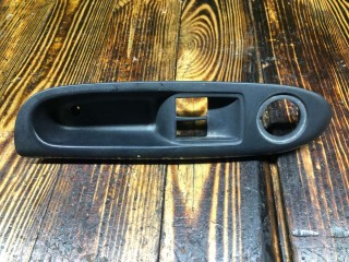 Накладка на ручку двери, ориг. номер 8200084003, 8200084008, Renault Clio 1998-2002