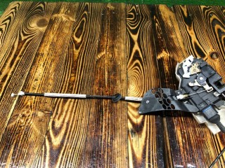 Трос двери передней Volkswagen Touareg 2002-2007, внедорожник 5 дв., левый руль, 7L6837085