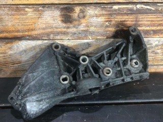 Кронштейн генератора, ориг. номер 8200365097, 8200689495, Renault Clio 2003-2013