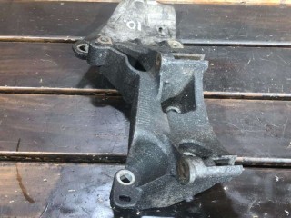 Кронштейн генератора, ориг. номер 8200365097, 8200689495, Renault Clio 2003-2013