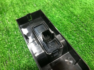 Кнопка стеклоподъемника переднего правого, ориг. номер 13228709, Opel Astra 1998-2009