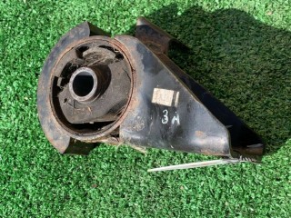 Подушка крепления двигателя, ориг. номер 8J3A39040, Mazda 323 1998-2001