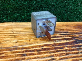 Реле бензонасоса, ориг. номер 8A0951253B, 899578000, 208, Audi A6 1994-1997
