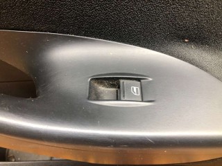 Кнопка стеклоподъемника переднего правого, Volkswagen Passat 2005-2010