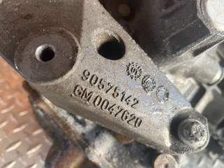 Кронштейн КПП, ориг. номер 90575142, 0047620, Opel Zafira 2005-2008